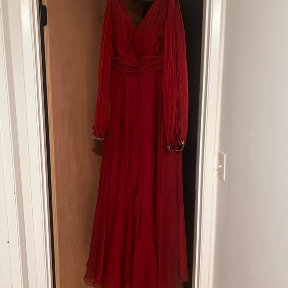 Mac Duggal Elegant Long Sleeve Wine Dress - Picture 4 of 12